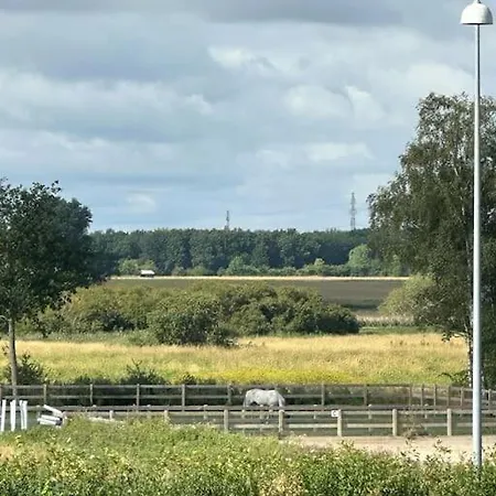 Helt Nyt Hus I Idyllisk Landsby *