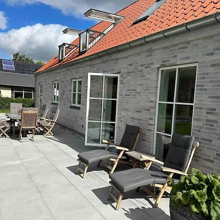 Helt Nyt Hus I Idyllisk Landsby Vallensbaek